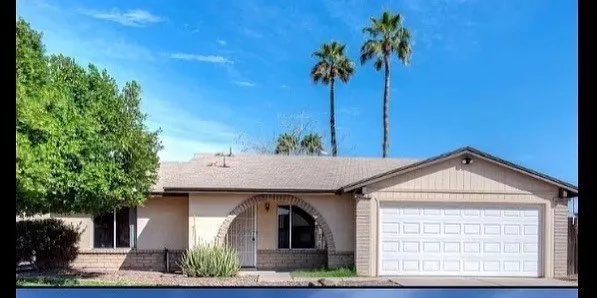 Three-tone exterior — before